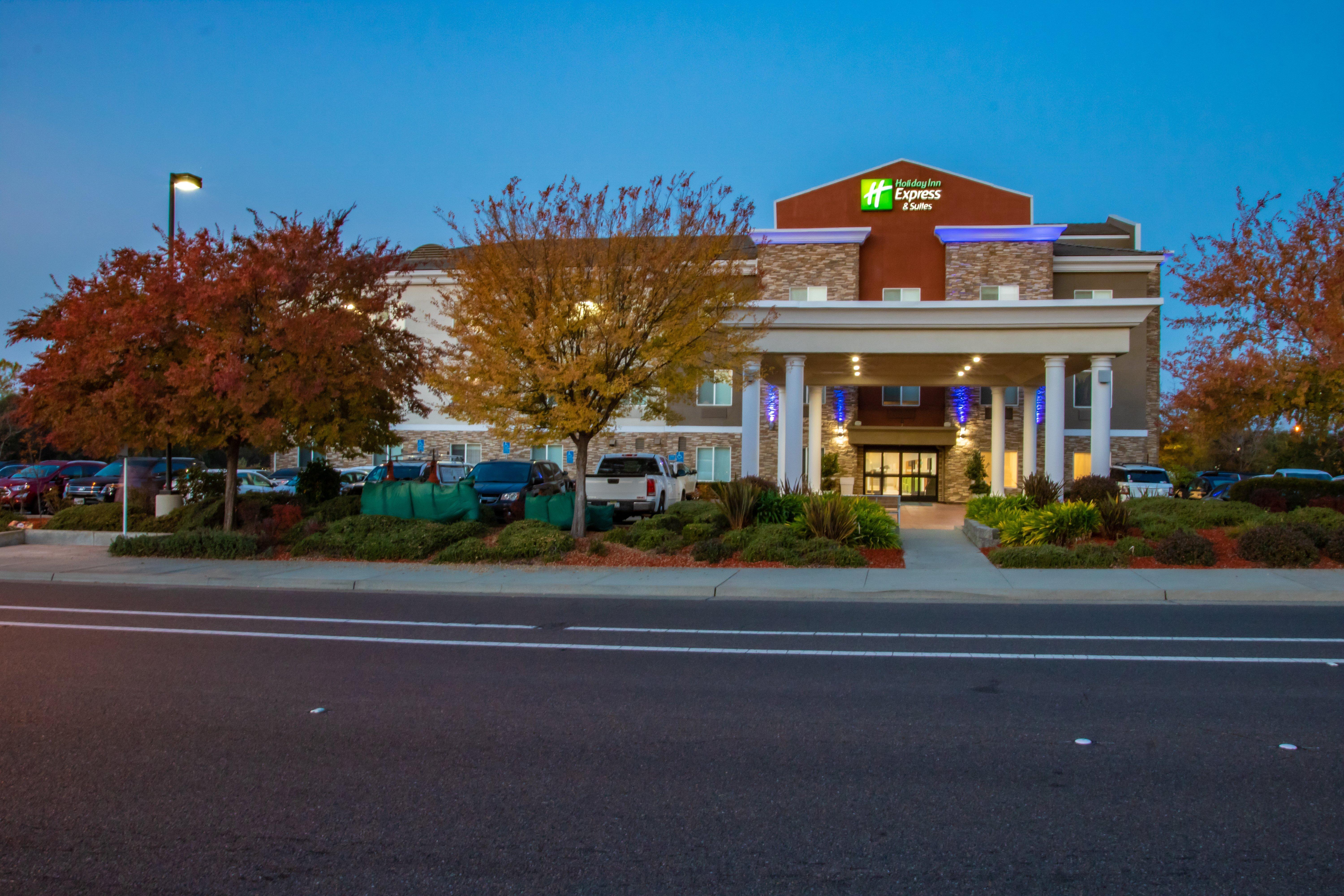 Holiday Inn Express Hotel & Suites Roseville - Galleria Area, An Ihg Hotel Exterior photo